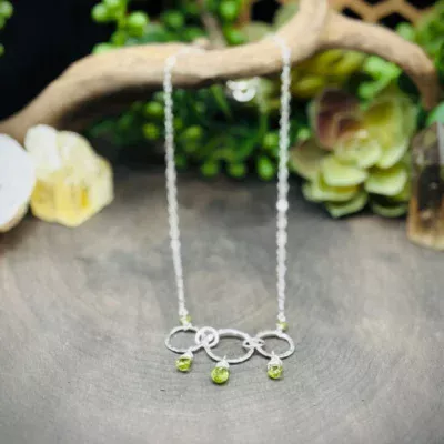 Five Elegant Fine Silver Round with Peridot Choker