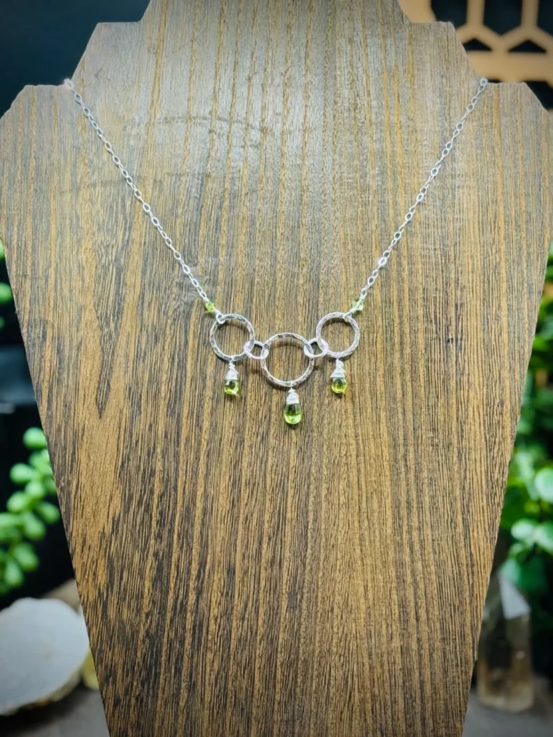Five Elegant Fine Silver Round with Peridot Choker - Image 2