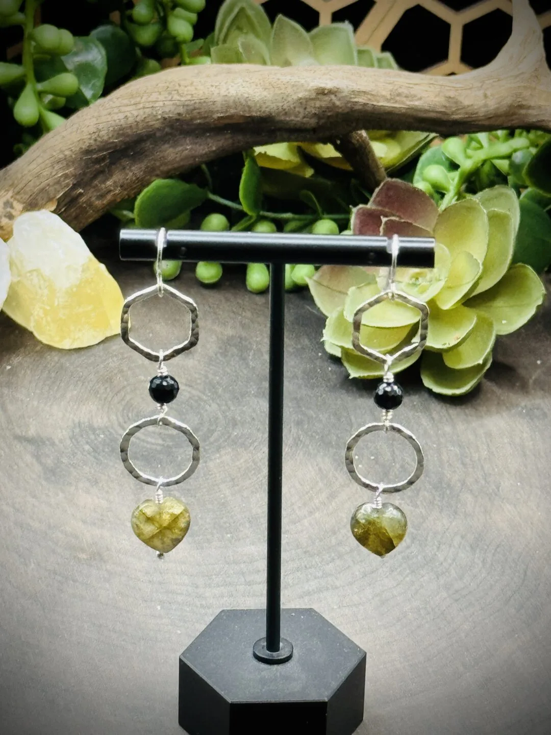 Two Geometric Round Earrings with Onyx & Labradorite Hearts