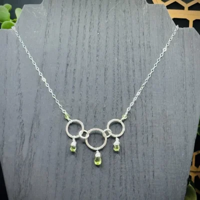 Five Elegant Fine Silver Round with Peridot Choker